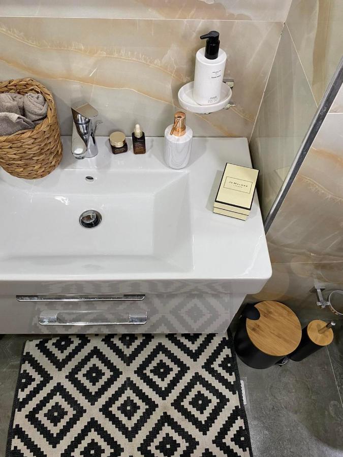 Qerret Boutique Studio Apartment Golem  Kültér fotó